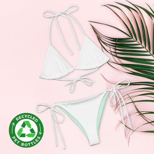 Weiß-mintfarbenes String-Bikini-Set aus recyceltem Material